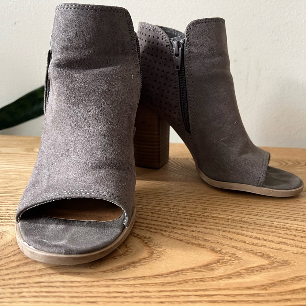 Universal threads open toe booties - Picture 4 of 4